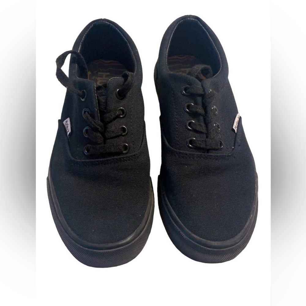 Boys Hurley Shoes-Size 4-Black-Never Worn